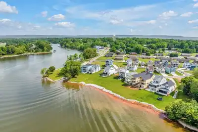 Image de Lakehouse 4br4ba FreeKayaks 2Kitchen DoubleDeck SwimPool BoatRamp FamilyVacation