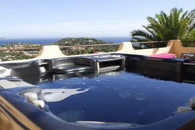 Image de Colorée, confortable et très complète: villa chaleureuse avec vue mer 6p