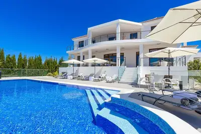 Image de Simply majestic, villa with infinity pool in Sea Caves