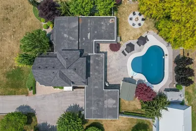 Image de Across the St from Pelee Island Winery