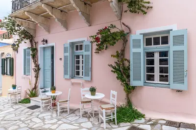 Image de Maison de vacances 'Apano Vrysi Tinos 3' avec terrasse partagée, Wi-Fi et climatisation