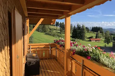 Image de 85 qm mit je Einem Wohnzimmer, Zwei Schlafzimmern, Dusche/wc, Wc Extra und Einer
