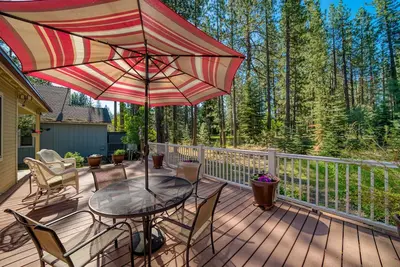 Image de Sequoia Pines - 411 Sequoia Circle