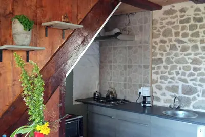 Image de rural cottage with garden overlooking the swimming pond