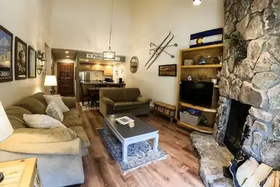 Image de 2 Miles North of Purgatory! Heated Pool!