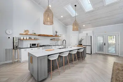 Image de Private Heated Pool, Fishing pond, zip line. Private 10 acre getaway!