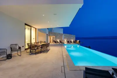 Image de Seafront Villa Kiara with 5 en-suite bedrooms in Omiš