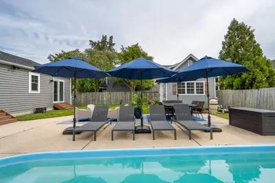 Image de 409 Paynter Avenue - In town Lewes with a private pool!