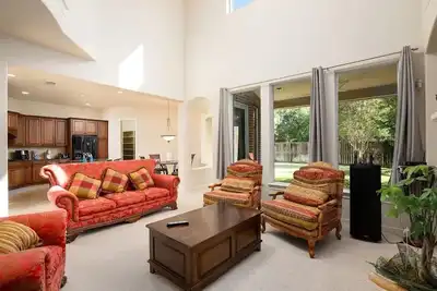 Image de Bedroom with 3. 5-Bathroom near Golf Course!