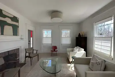 Image de Modern Home close to Steamship and Downtown Vineyard Haven!