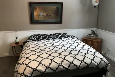 Image de Summer House Rental - Thornbury (30 day min. )