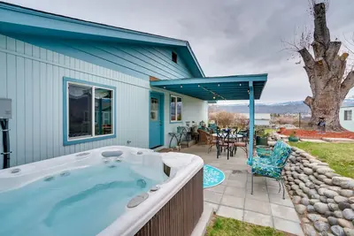 Image de 30 Mins to Leavenworth: Home w/ Hot Tub & Yard!