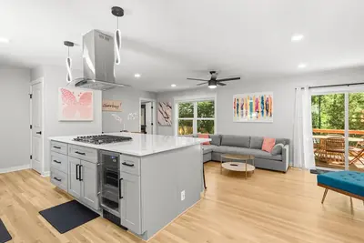 Modern, Cozy Buckhead 4+3 Sfh + Backyard