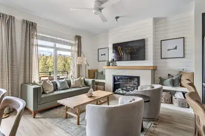 Image de Hot Tub | 2 Min From Lake | Modern | Shuffle Board