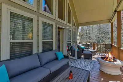 Image de Great Location for Rest and Relaxation. . . . along with a Hot Tub! !