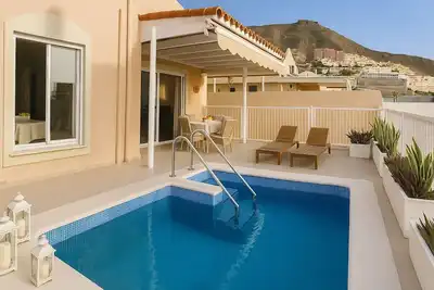 Image de SeaView Villa - Private Pool, A/C, Home Office Ready