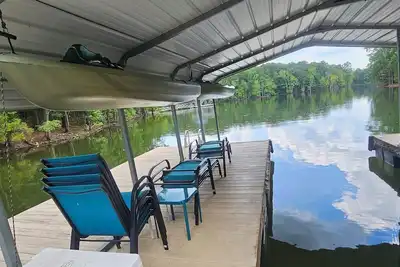 Image de Secluded 3 bedroom retreat on Lake Thurmond/Hill with a private dock.