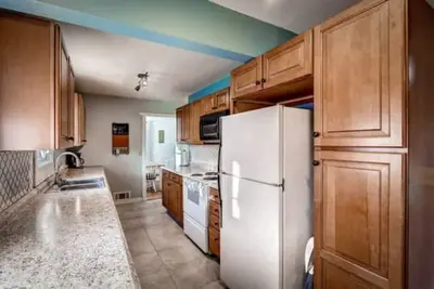 Image de West End Home Away from Home - lovely yard!