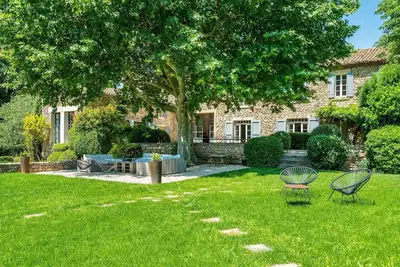 Image de Mas de caractère en Luberon 15 personnes