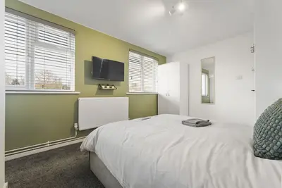 4 double bedroom 4 en-suite bathrooms, city centre location