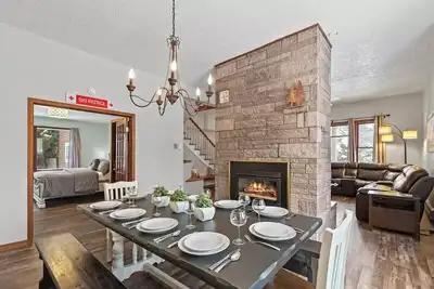 Image de 4 king beds, walk to restaurants, ideal for groups, gondola view, Huge game room