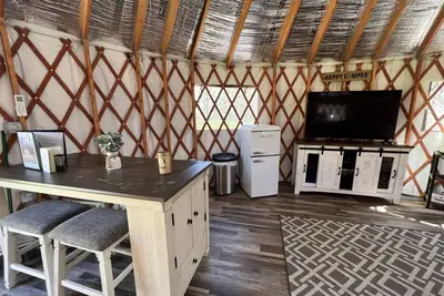 Image de Pet friendly glamping in a private yurt with stunning 360° views by Forest