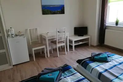 Image de Double-Salle de bain privée séparée-Classique-Vue sur Rue