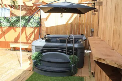 Image de Saint Denis Rooftop Terrace & Hot tub - Montreal Memories