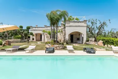 Image de Stunning Ostuni Villa | 2 Bedrooms | Villa Anfora | Stunning Garden & Pool Area | Short Drive to Centre