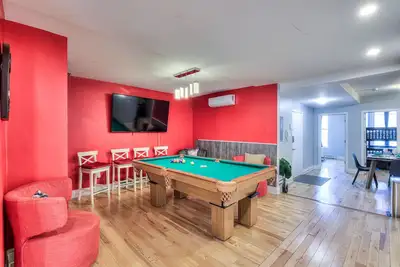 Image de Super Fun Billiards Apt Downtown! Saint Denis