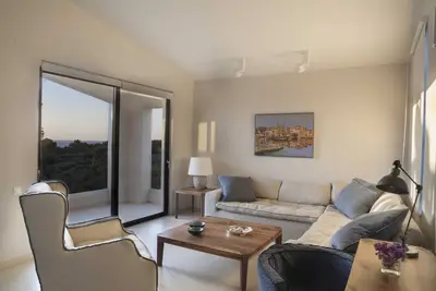 Image de Maisonnette - Three Bedroom Apartment with Sea View