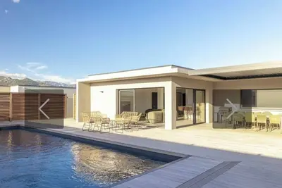 Image de Villa 14 Personnes, Piscine Chauffee 13x4, Proche Des Plages