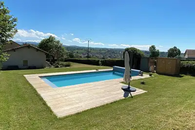Image de Maison de charme avec Piscine en pleine nature et proche centre ville