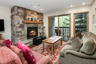 Image de Ski In Ski Out! Hot Tub! Walk to Ski School & Restaurants! Bc Village