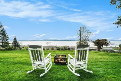 New Listing! Modern Luxury New Build Cottage on Crystal Lake