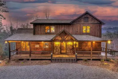 Image de Hooch Holler - Pet Friendly | Hot Tub | Outdoor Fireplace