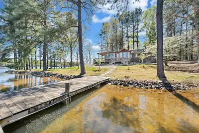 Image de Lake Harmony - Lakefront Home w/ Private Dock, & Fire Pit