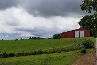 Image de Farmhouse - in the country but close to everything. 4 bedrooms-Sleeps 10