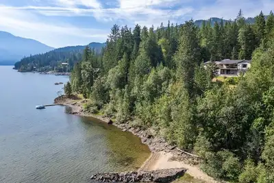 Image de The Nest on Kootenay Lake in Crawford Bay