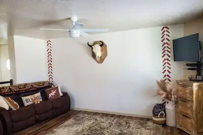 Image de Clean, Modern 3 Bedroom House Close to Downtown