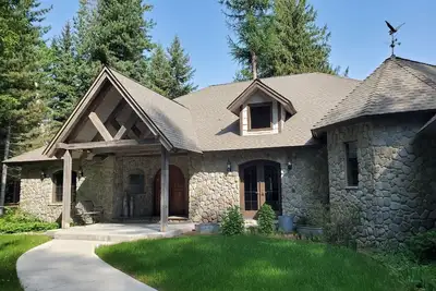 Image de Striking Lakefront home w/ hot tub, dock, highspeed Wifi & week/month discounts