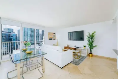 Image de 2323- New · Awesome 4br Apt @ Brickell, Free Parking.