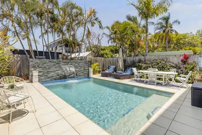Image de On Esplanade own 2 bedroom flat & pool, close to Manly cafe precinct
