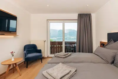 Family room with balcony and lake view - Familiengasthof Nindler ***