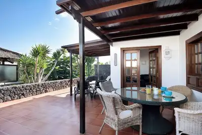 Image de Maison de vacances 'Villa Las Palmeras' près de la plage avec jardin et Wi-Fi