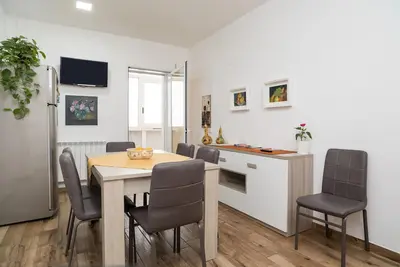 Image de Appartement de vacances \"Violet House\" avec terrasse privée, climatisation et Wi-Fi