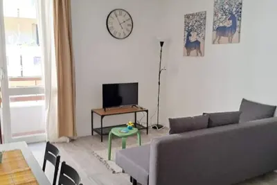 Image de Joli studio nouvellement meublé et rénové, proche de toutes commodités et plages