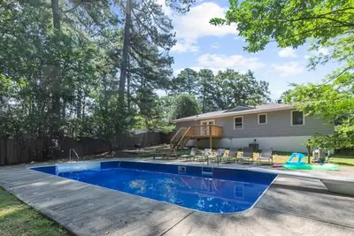 Image de Fenced Yard with Private Pool! Close to Hospital