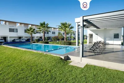 Image de Radiant Family House l Rooftop & Pool | Near mall