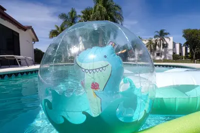 Image de Unique Spacious Quiet Lakefront Villa W Pool